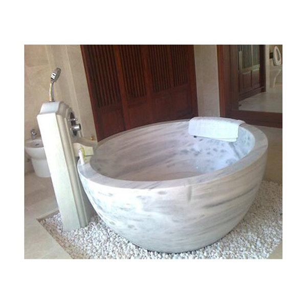 白色大理石浴缸