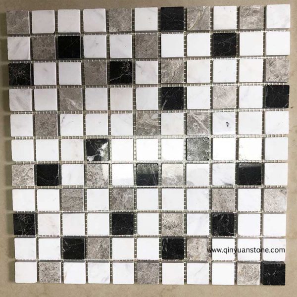 quadratische Mosaikfliese