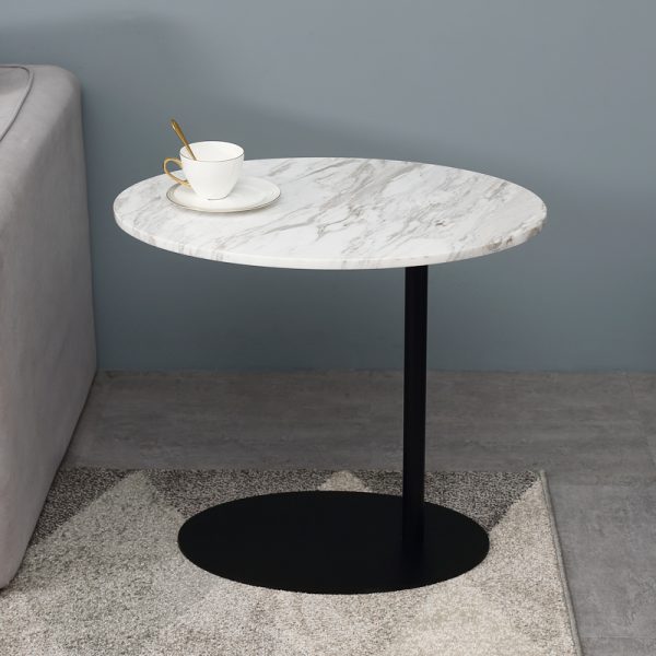 mesa lateral de mármore